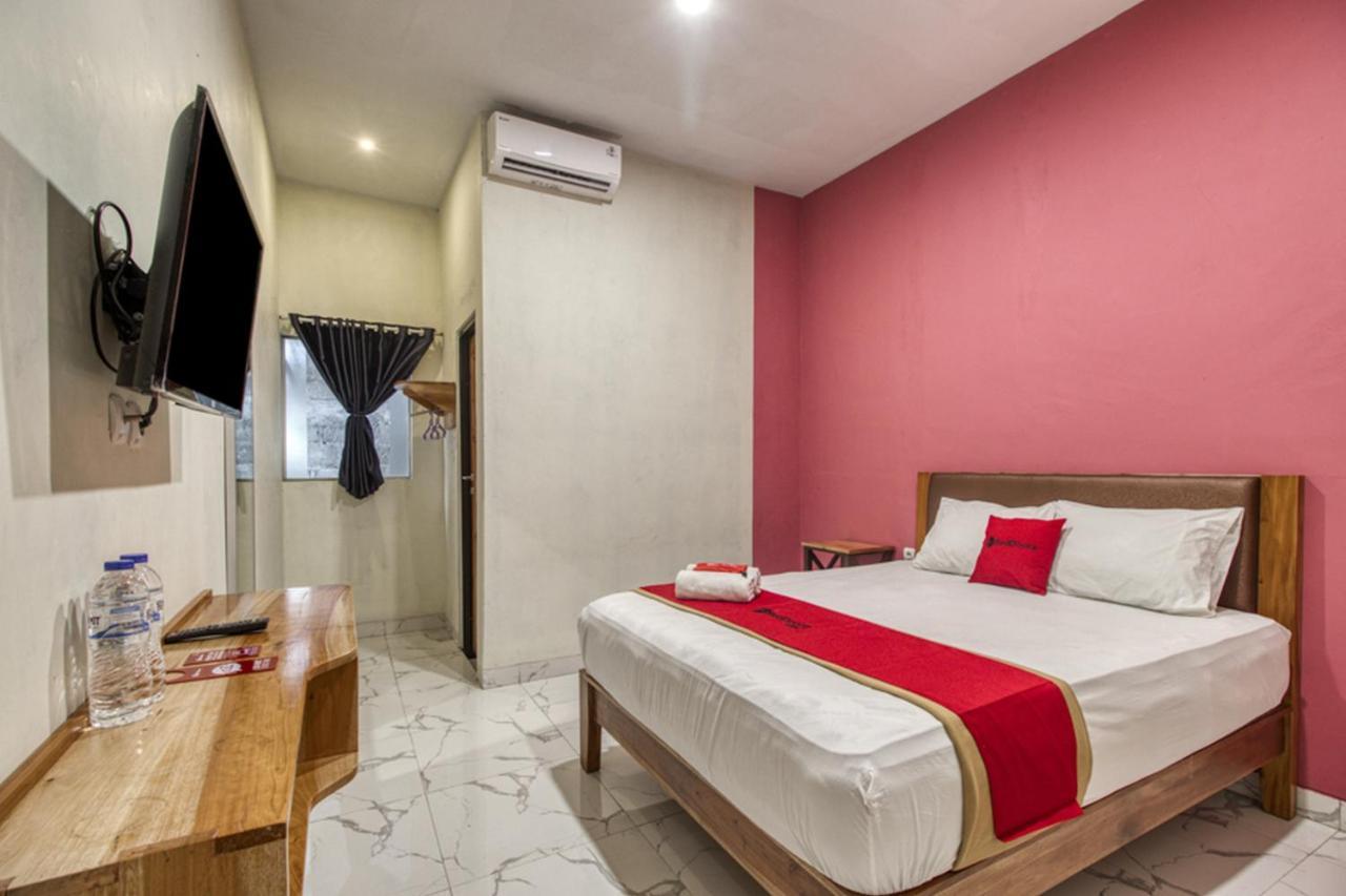 Reddoorz Plus @ Flory Hotel 요그야카르타 외부 사진