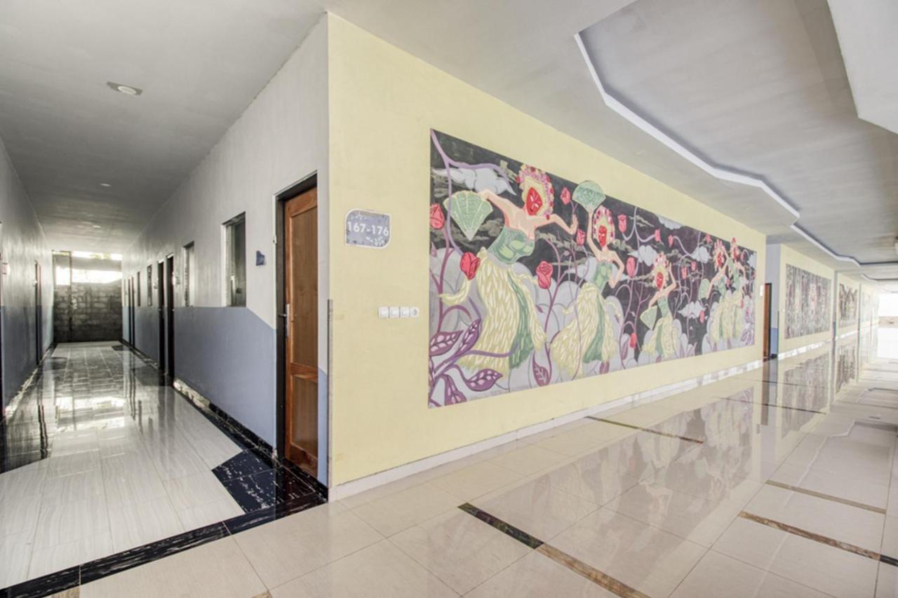 Reddoorz Plus @ Flory Hotel 요그야카르타 외부 사진